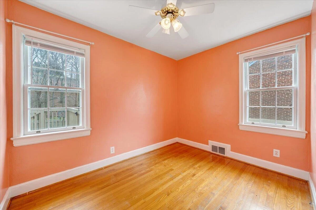910 Brandon AVE SW - Photo 20