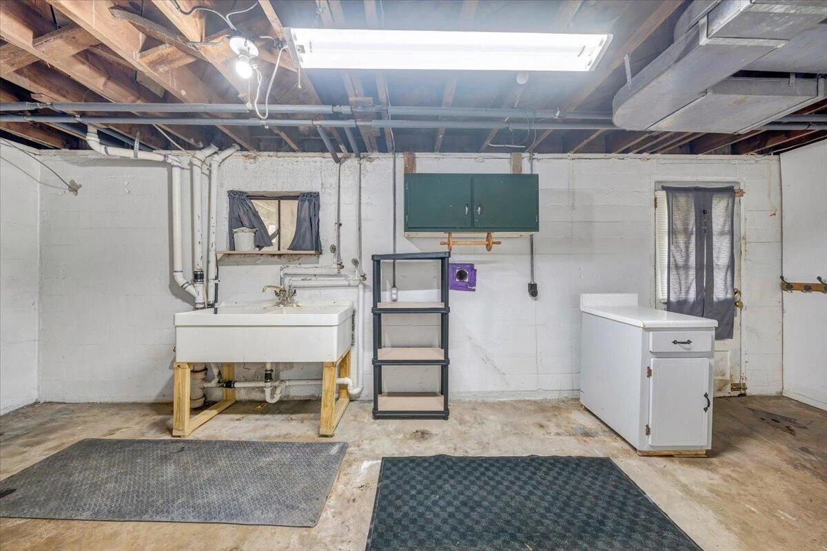 910 Brandon AVE SW - Photo 27