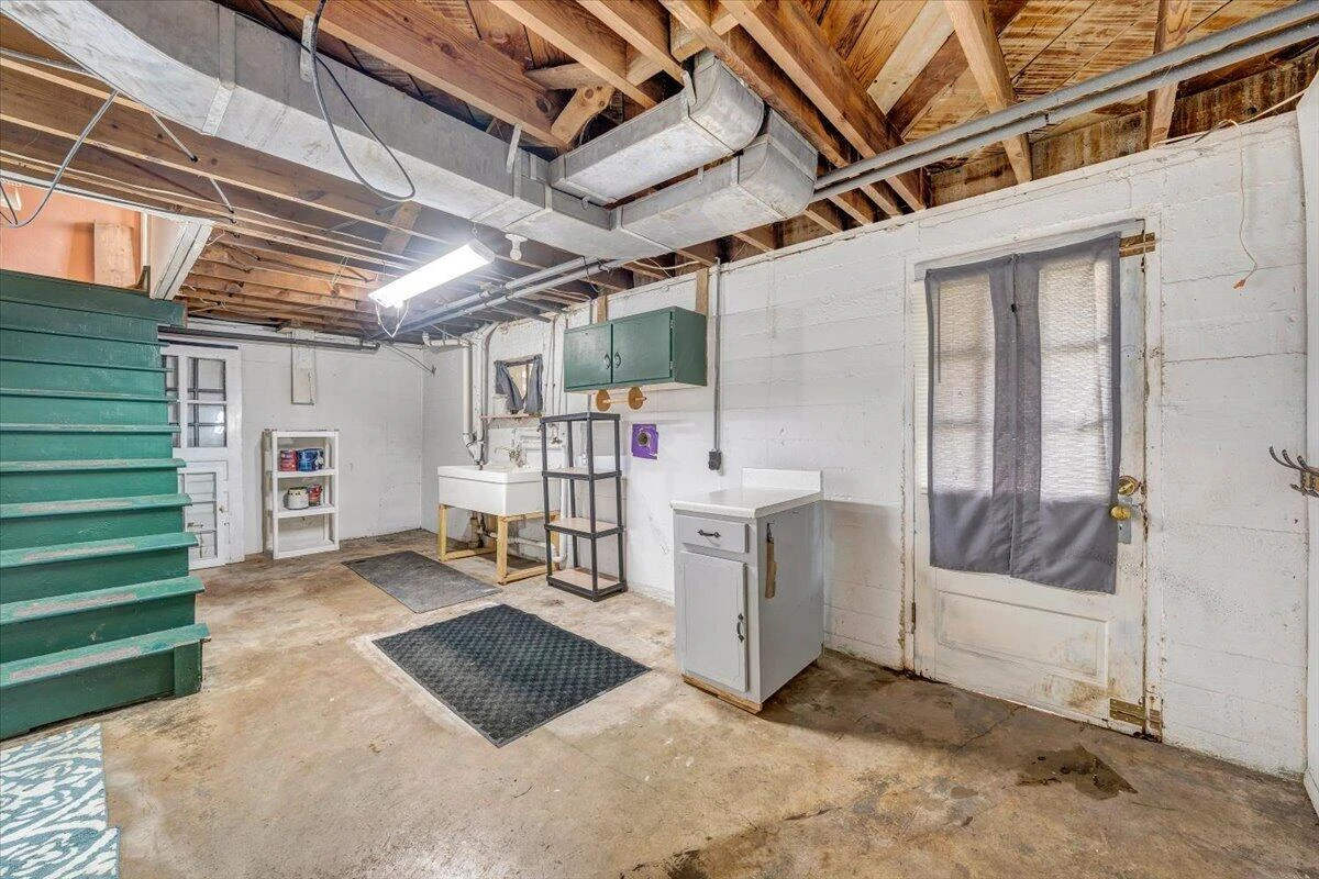 910 Brandon AVE SW - Photo 28