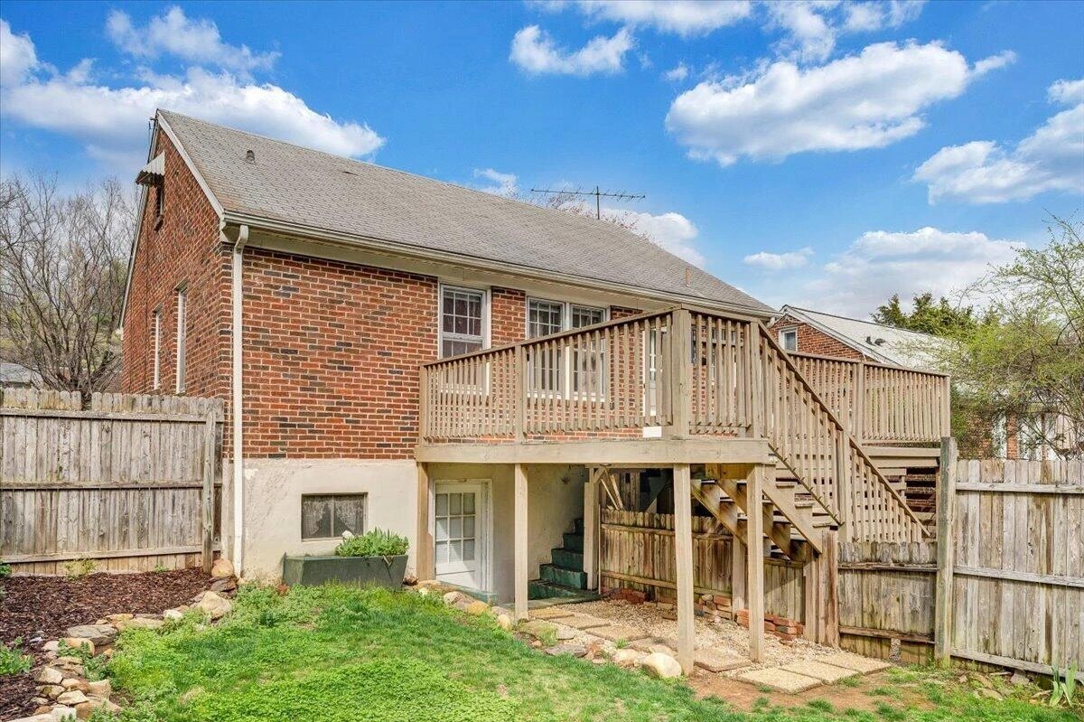 910 Brandon AVE SW - Photo 37