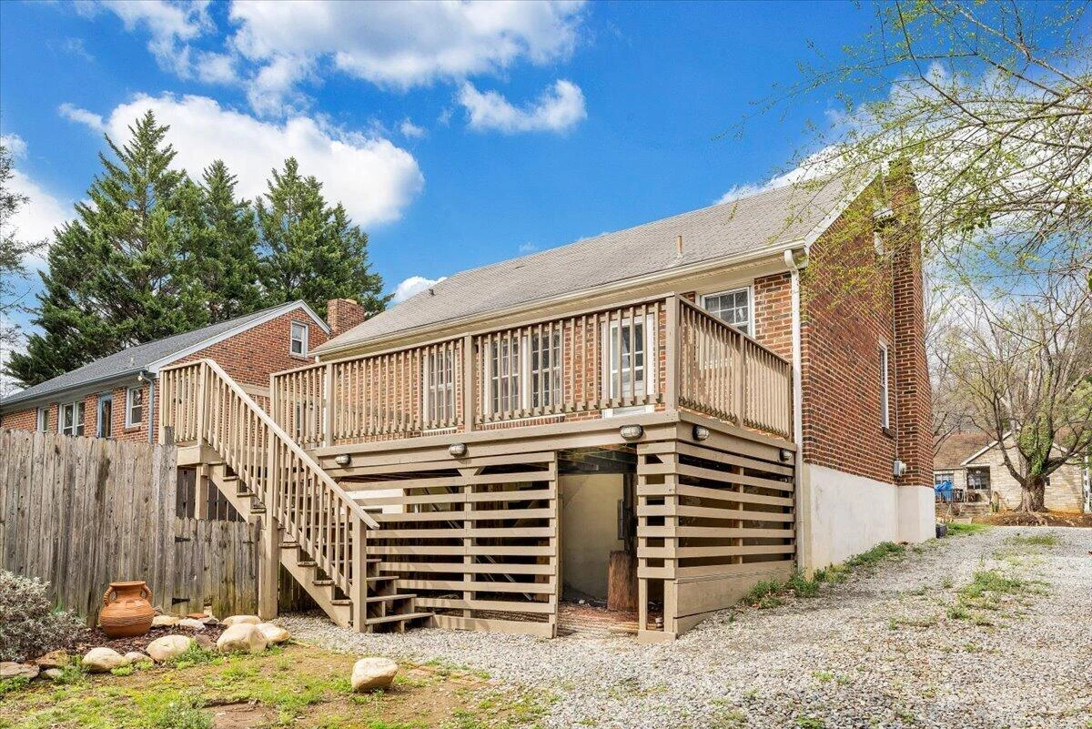 910 Brandon AVE SW - Photo 39