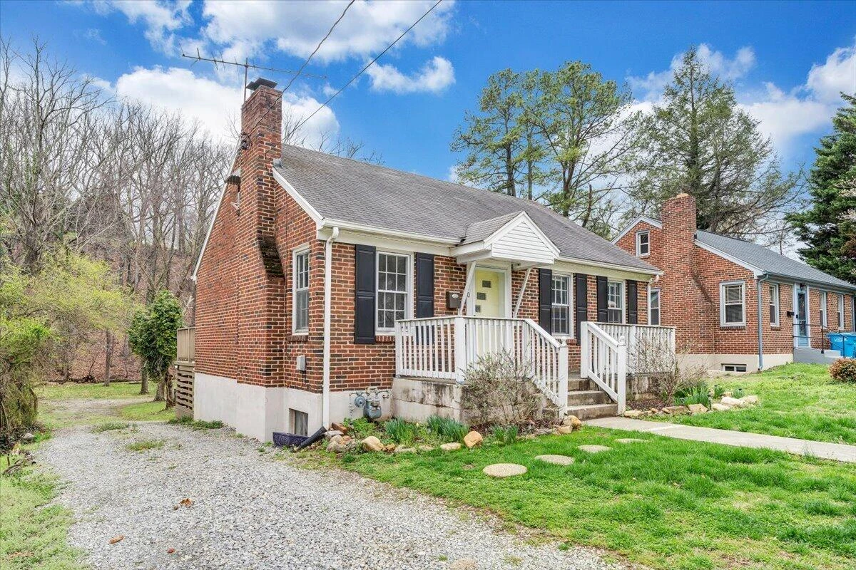 910 Brandon AVE SW - Photo 46