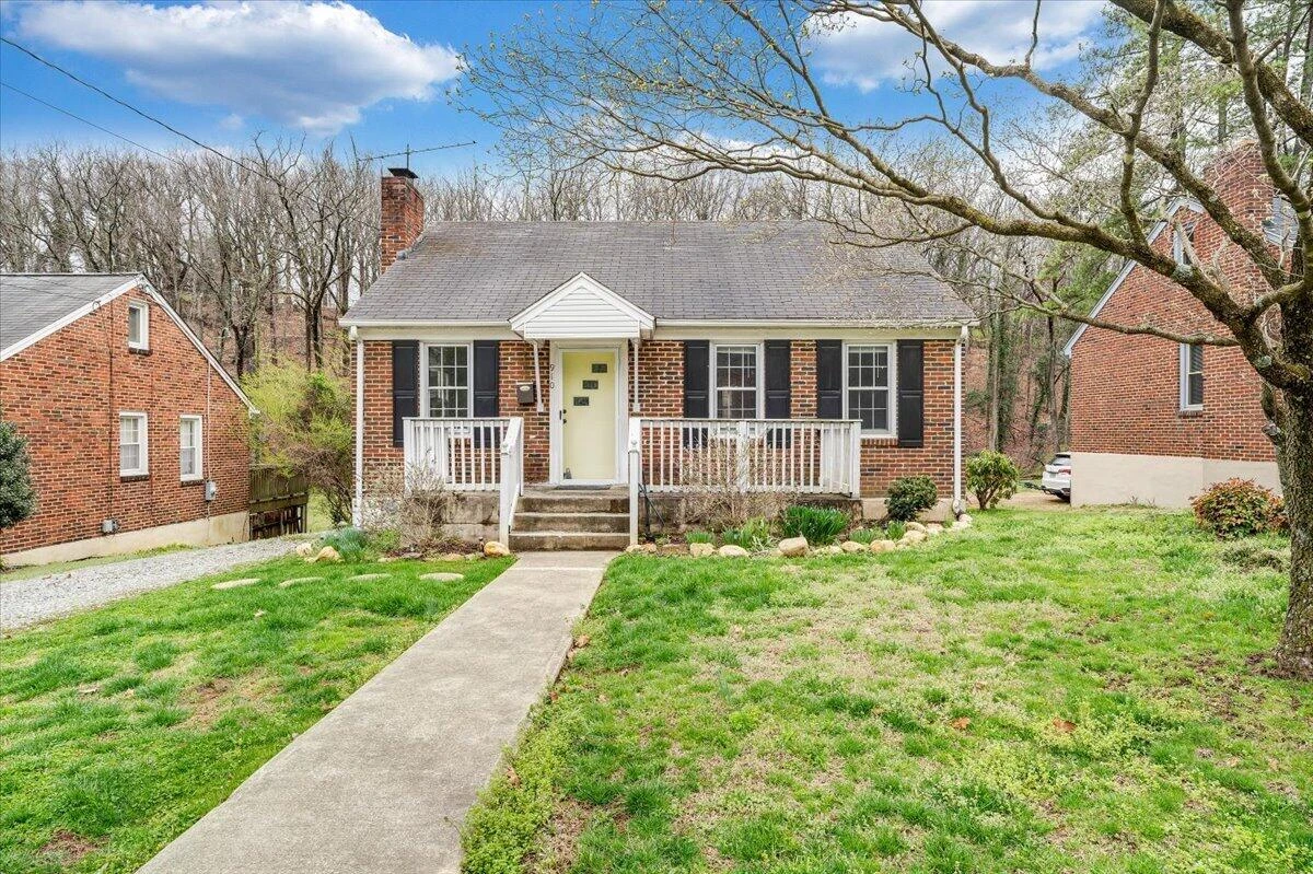910 Brandon AVE SW - Photo 48