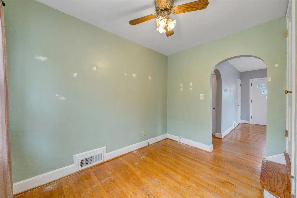 910 Brandon AVE SW - Photo 9