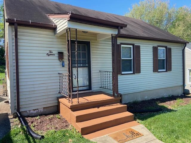 1018 Beechwood DR SW - Photo 2