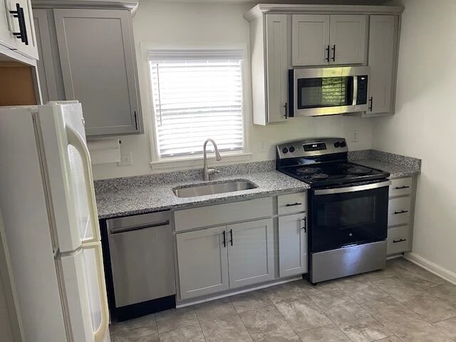 1018 Beechwood DR SW - Photo 3