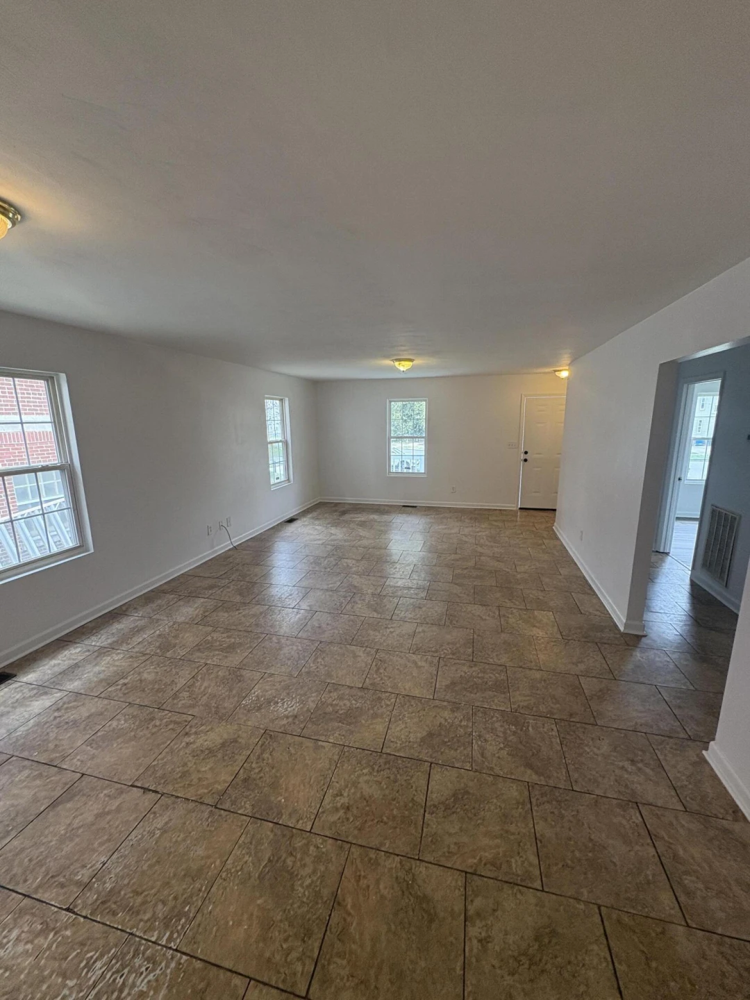 1311 Melrose AVE NW - Photo 10