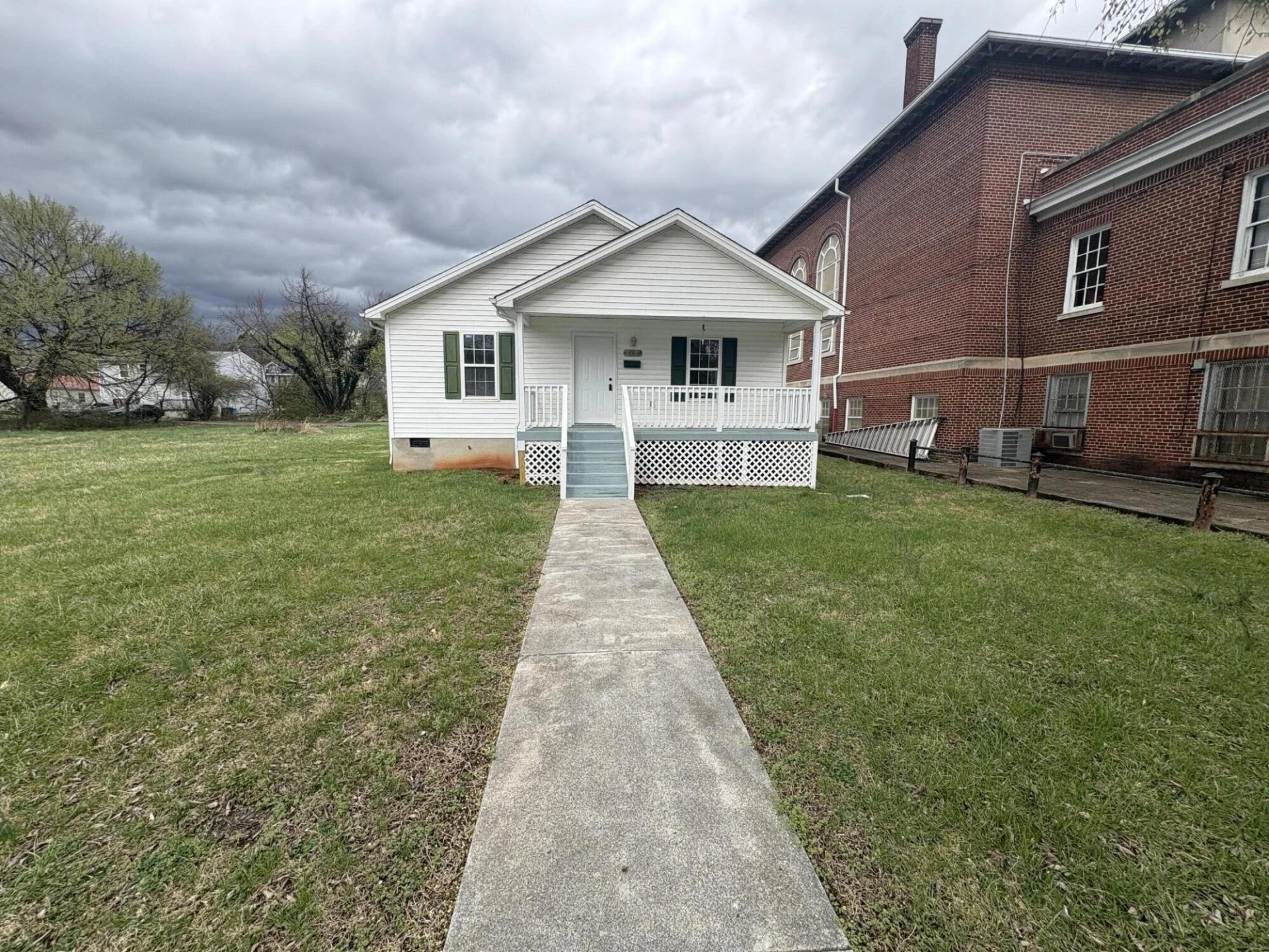1311 Melrose AVE NW - Photo 3