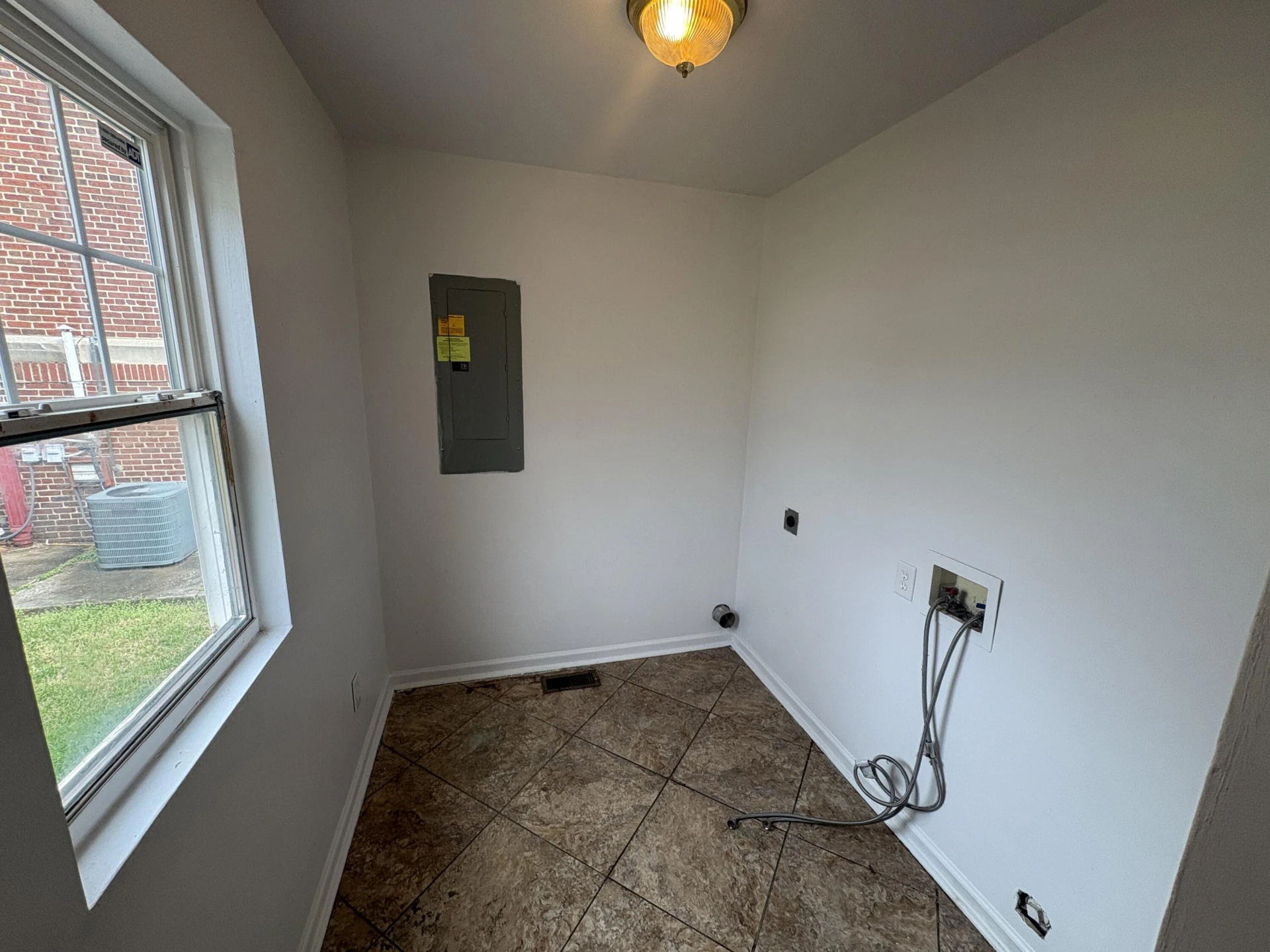 1311 Melrose AVE NW - Photo 8