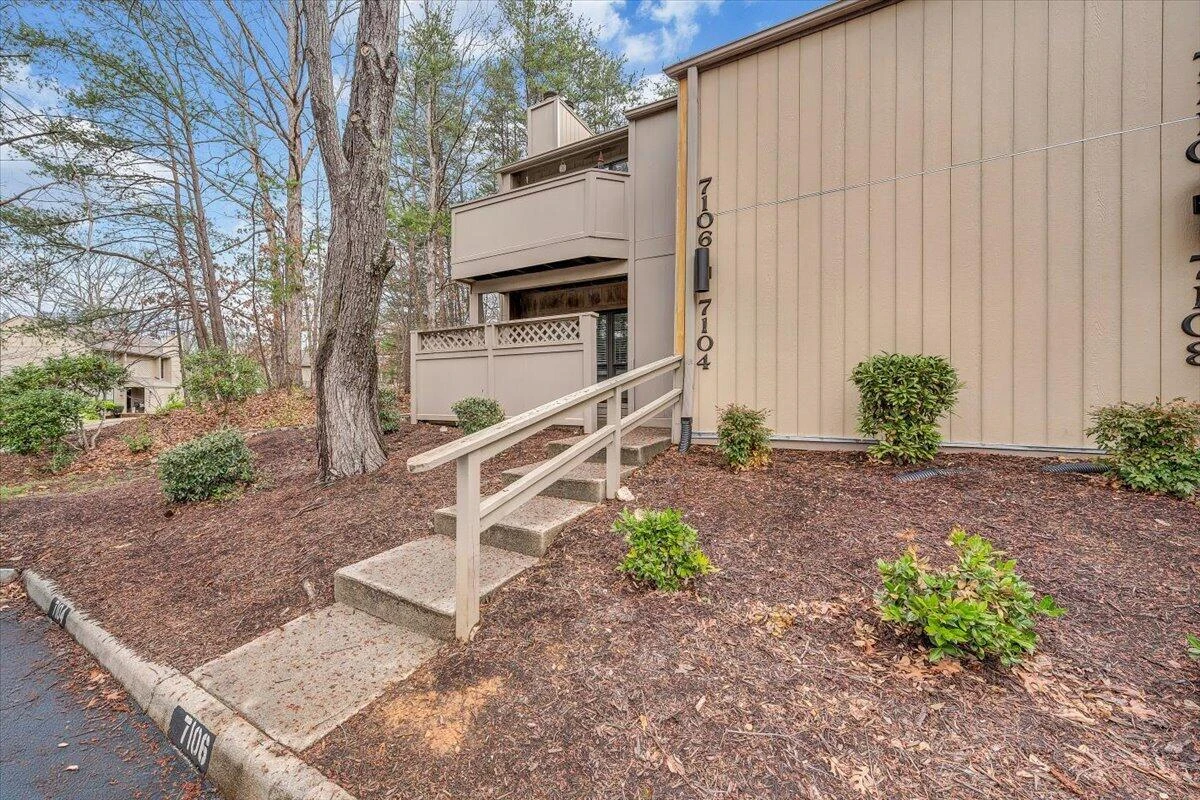 7104 Pine CT
