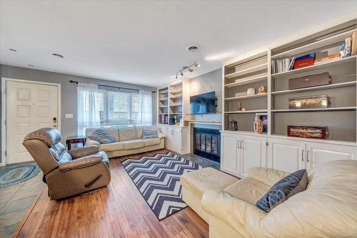 7104 Pine CT - Photo 3