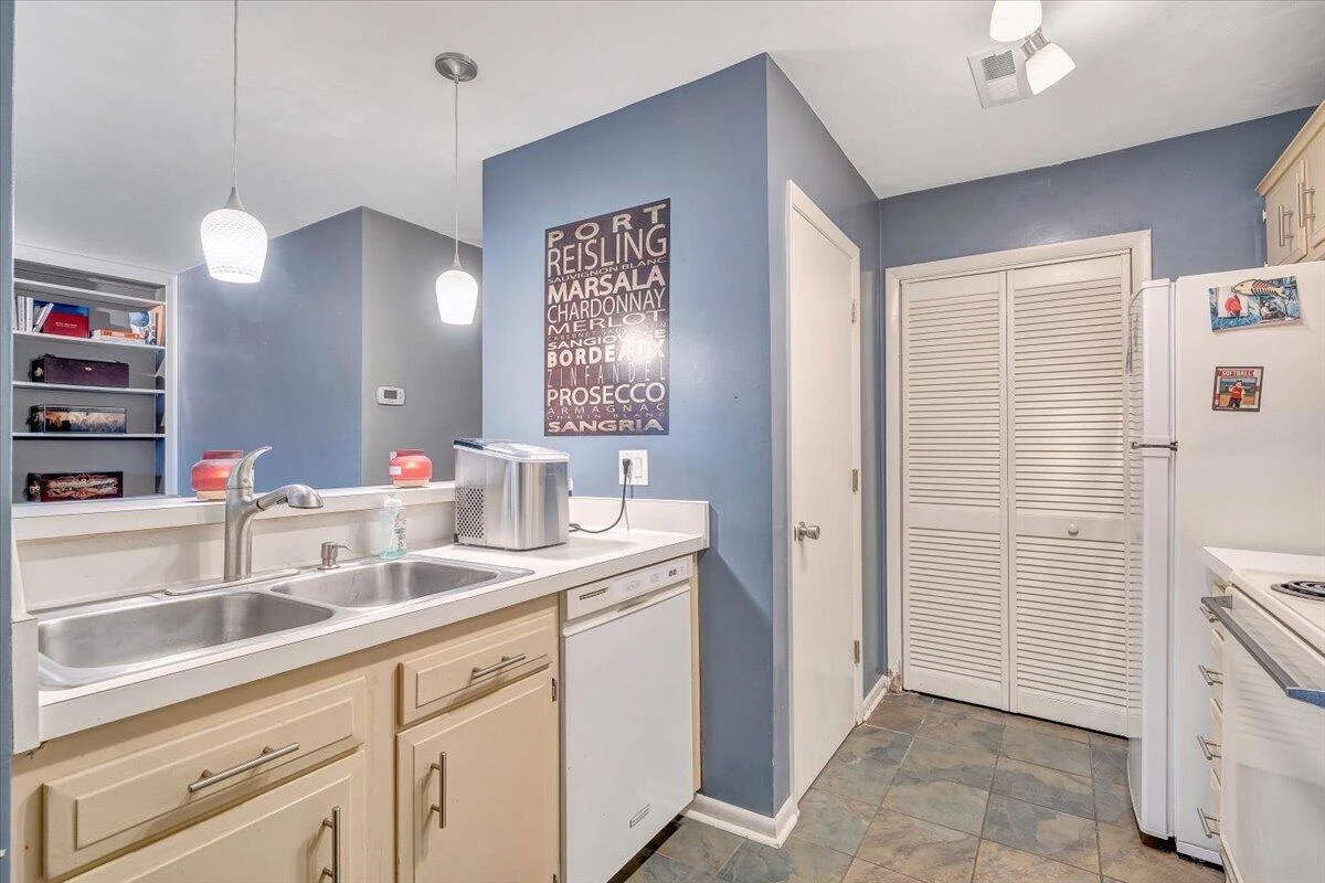 7104 Pine CT - Photo 9