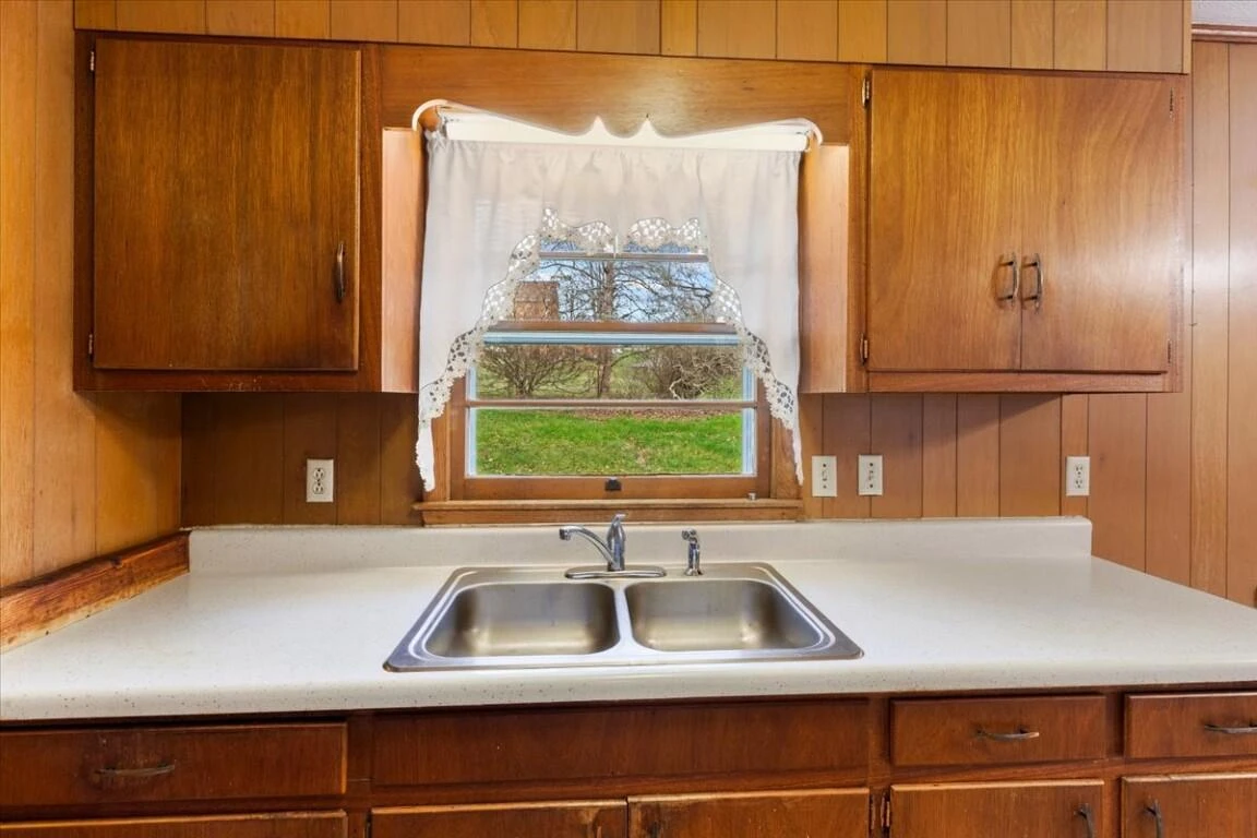 1513 Overton DR - Photo 13