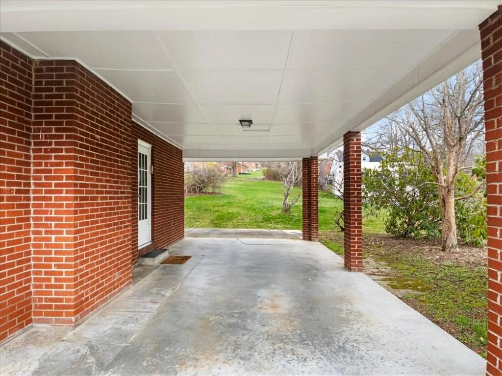 1513 Overton DR - Photo 32