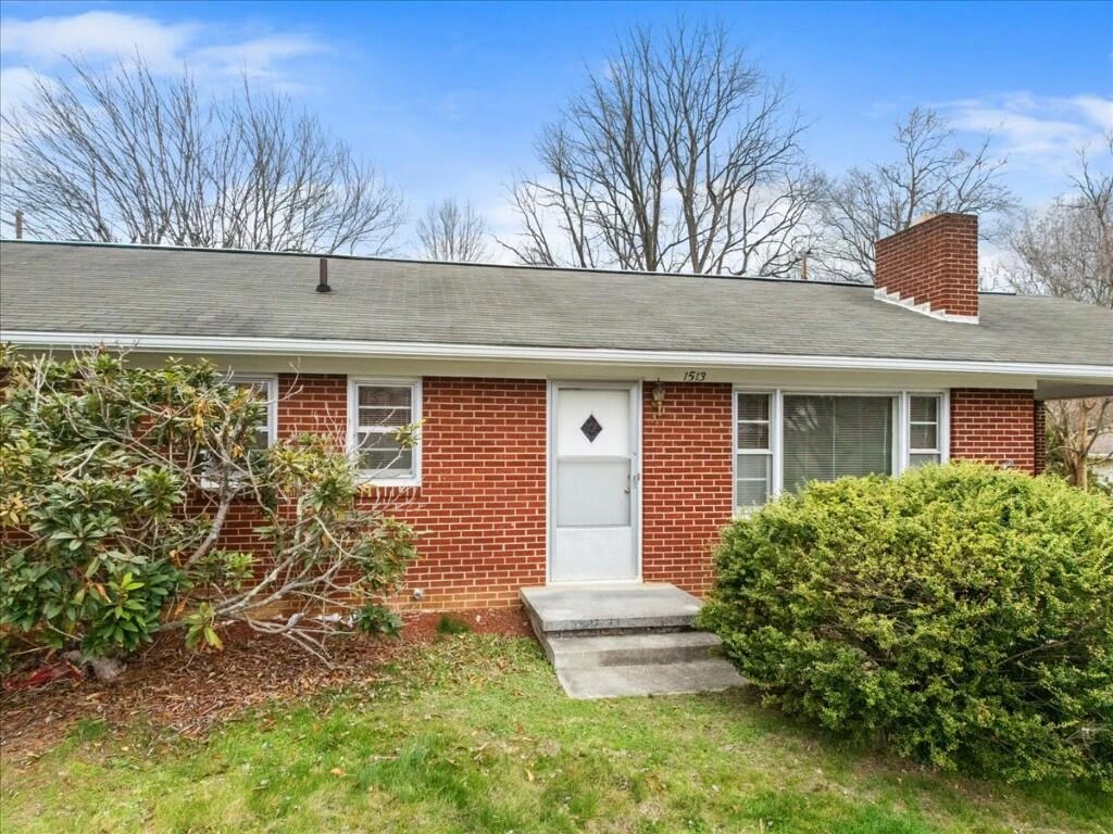 1513 Overton DR - Photo 4