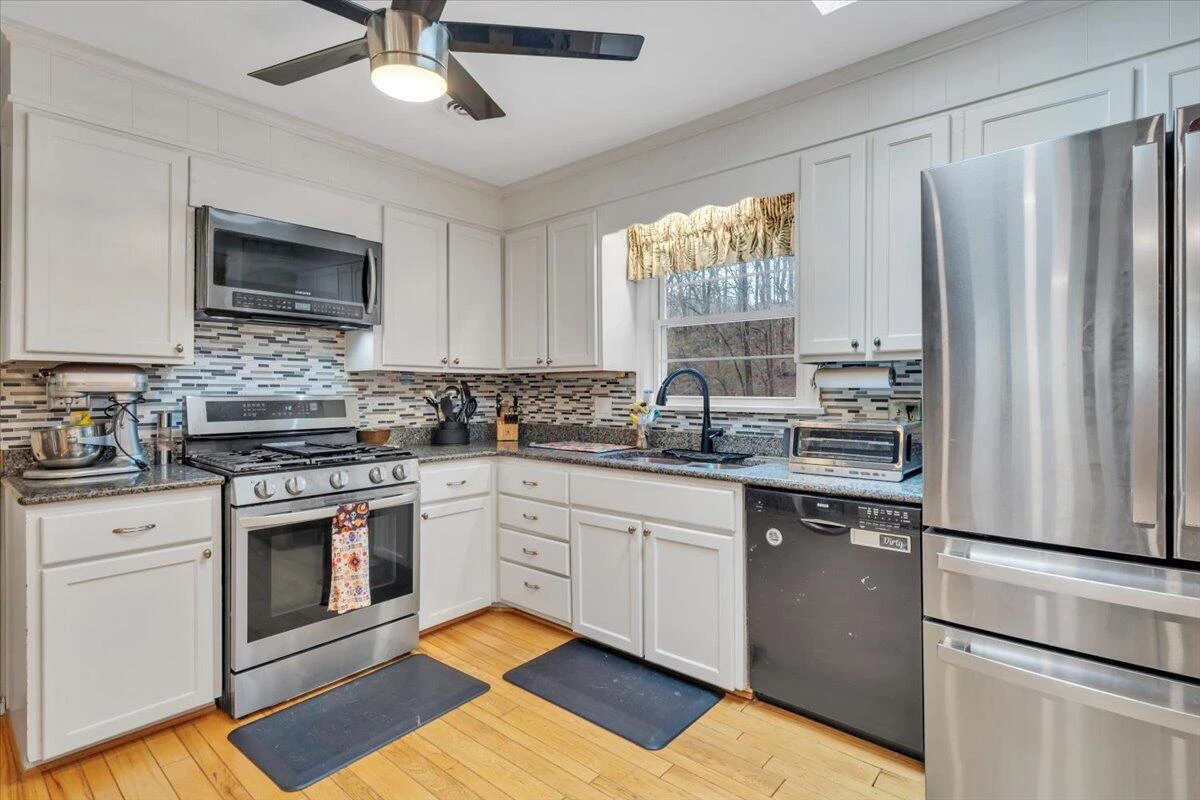 318 Fairfield LN - Photo 16