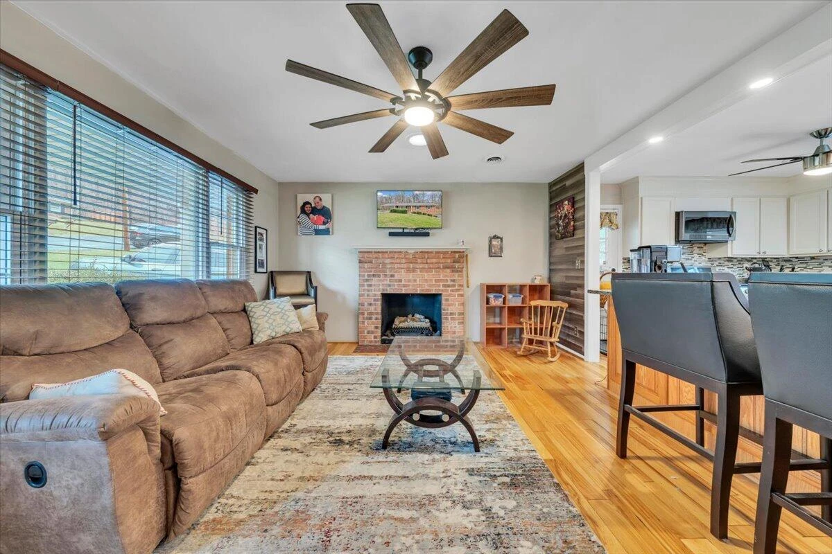 318 Fairfield LN - Photo 6