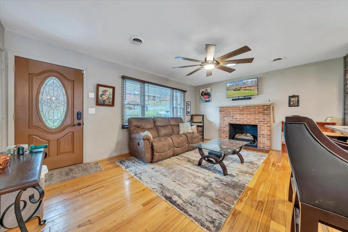 318 Fairfield LN - Photo 7