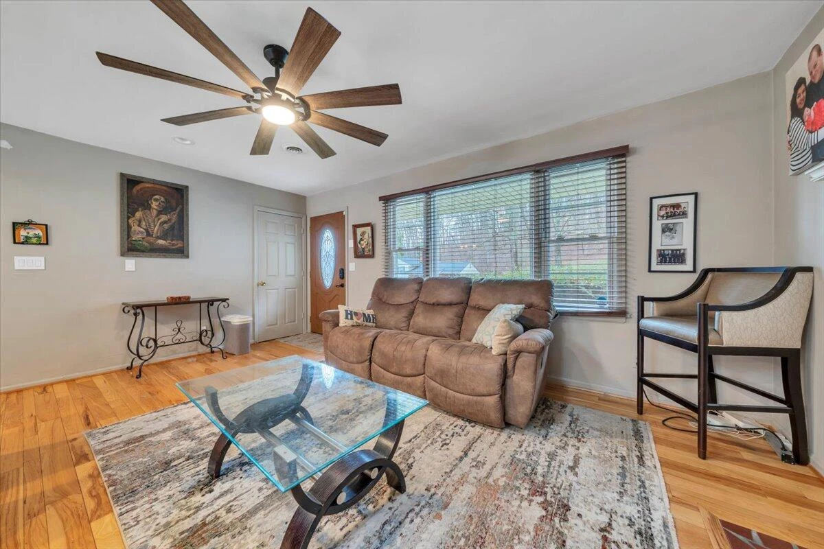 318 Fairfield LN - Photo 8