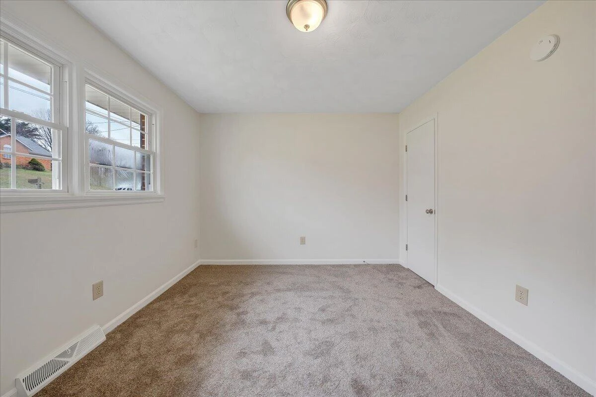 6420 Nell DR - Photo 18