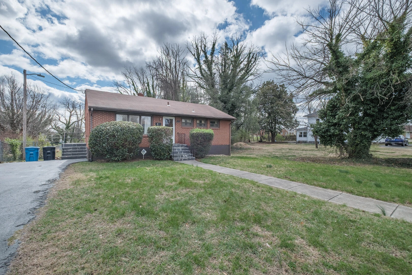 1629 Golfside AVE NW