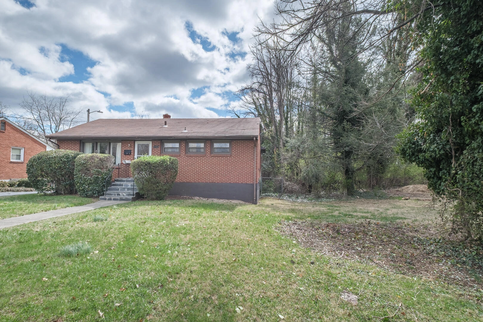 1629 Golfside AVE NW - Photo 2