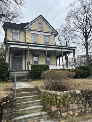 328 Mountain AVE SW