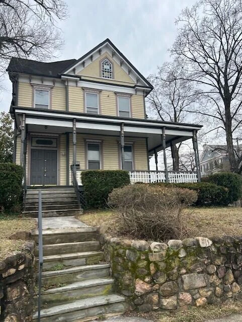 328 Mountain AVE SW