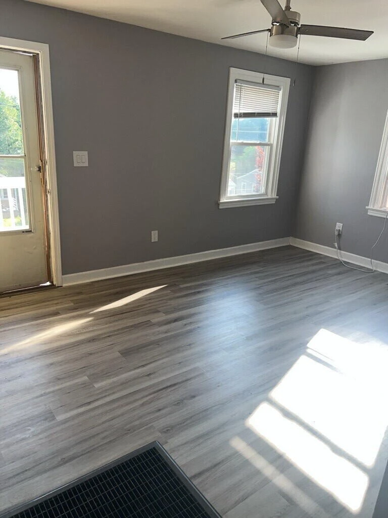 925 Kellogg AVE NW - Photo 2