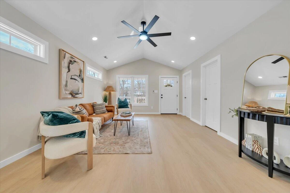 3323 Collingwood ST NE - Photo 10