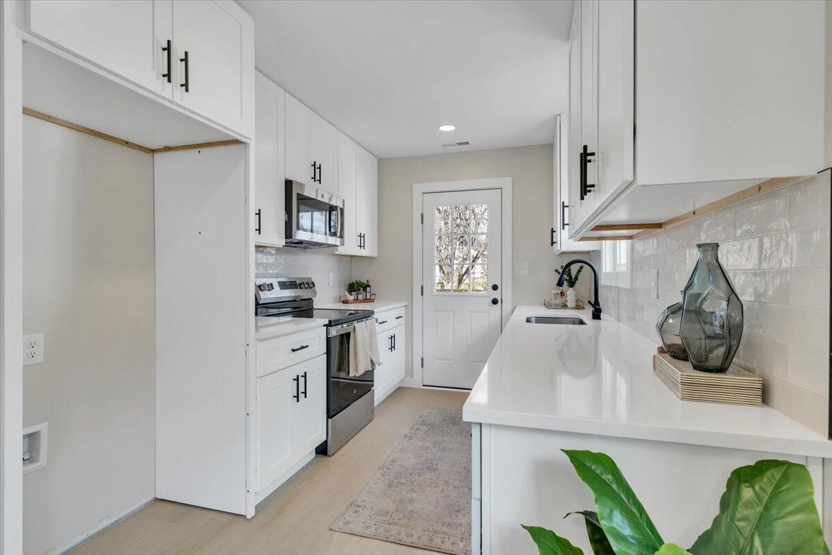 3323 Collingwood ST NE - Photo 15