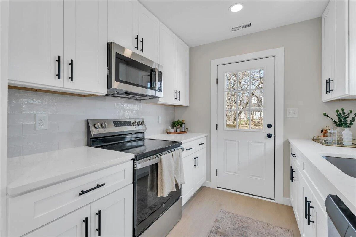 3323 Collingwood ST NE - Photo 16