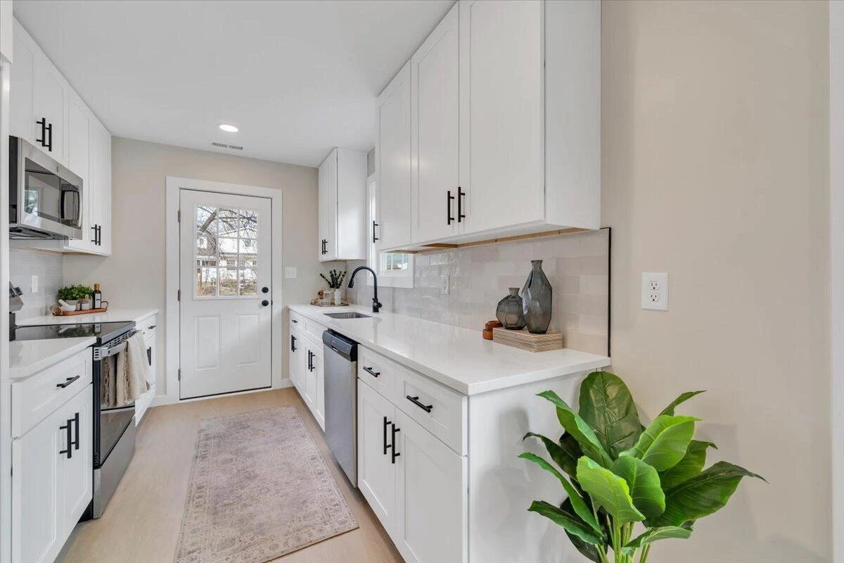 3323 Collingwood ST NE - Photo 17