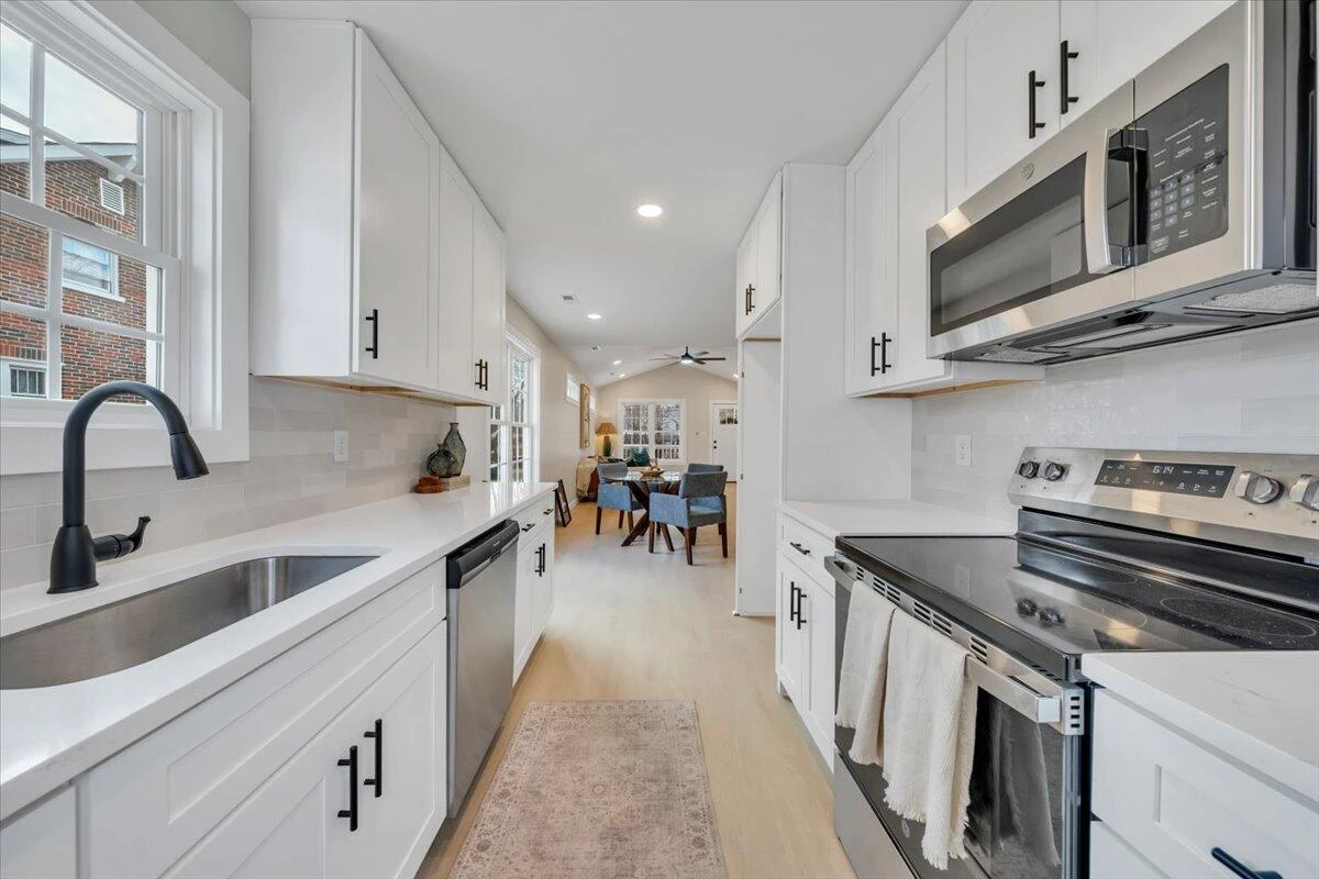 3323 Collingwood ST NE - Photo 18