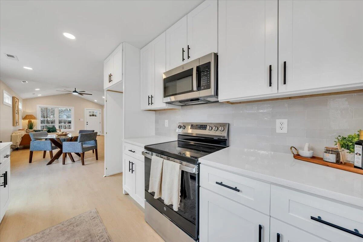 3323 Collingwood ST NE - Photo 19