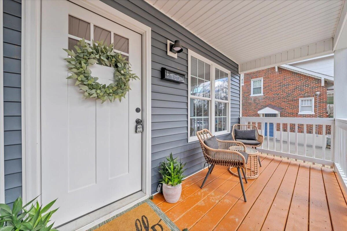 3323 Collingwood ST NE - Photo 3