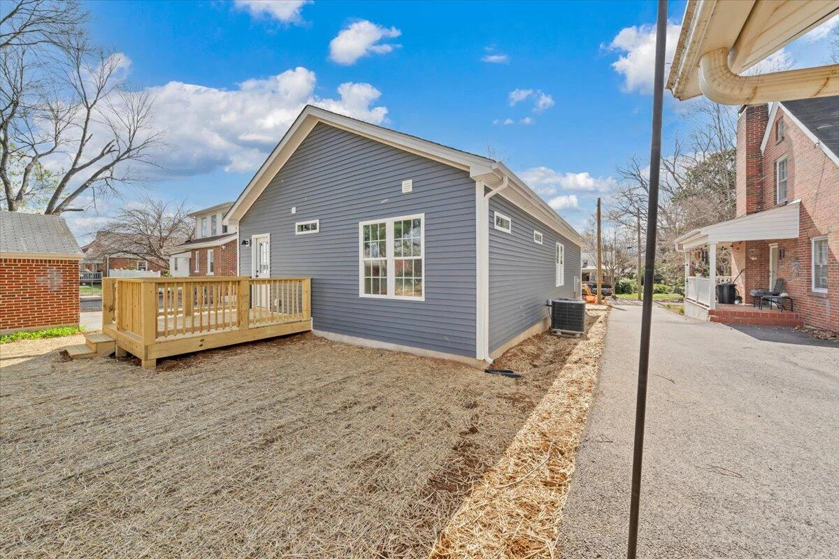3323 Collingwood ST NE - Photo 40