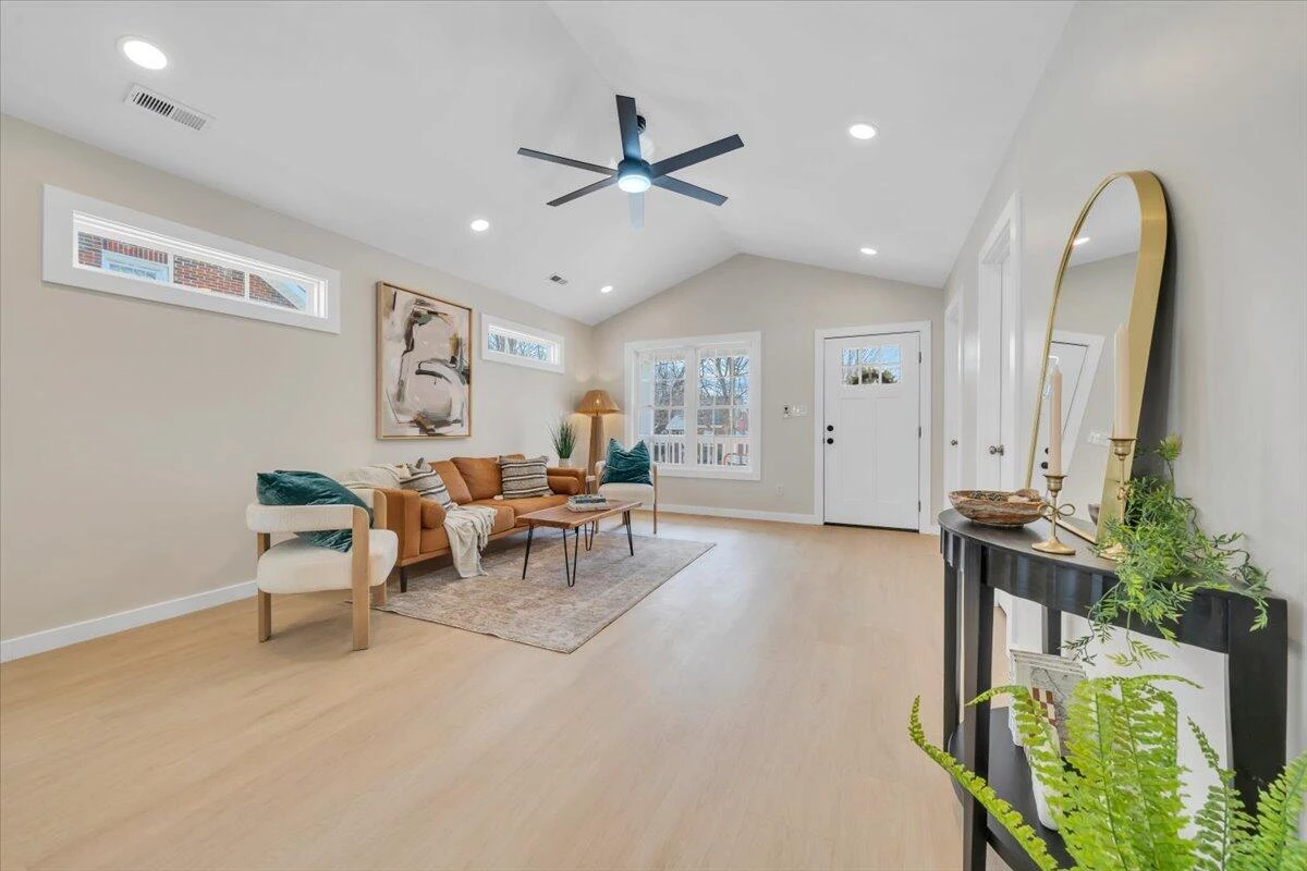 3323 Collingwood ST NE - Photo 9