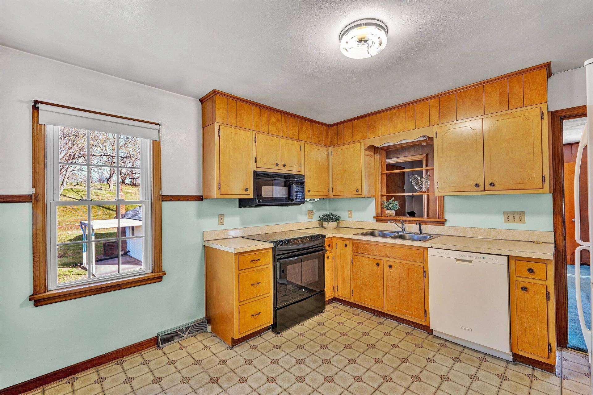2818 Richard AVE NE - Photo 15