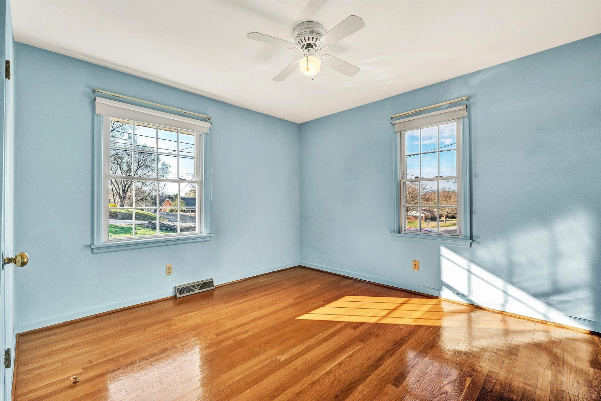 2818 Richard AVE NE - Photo 21