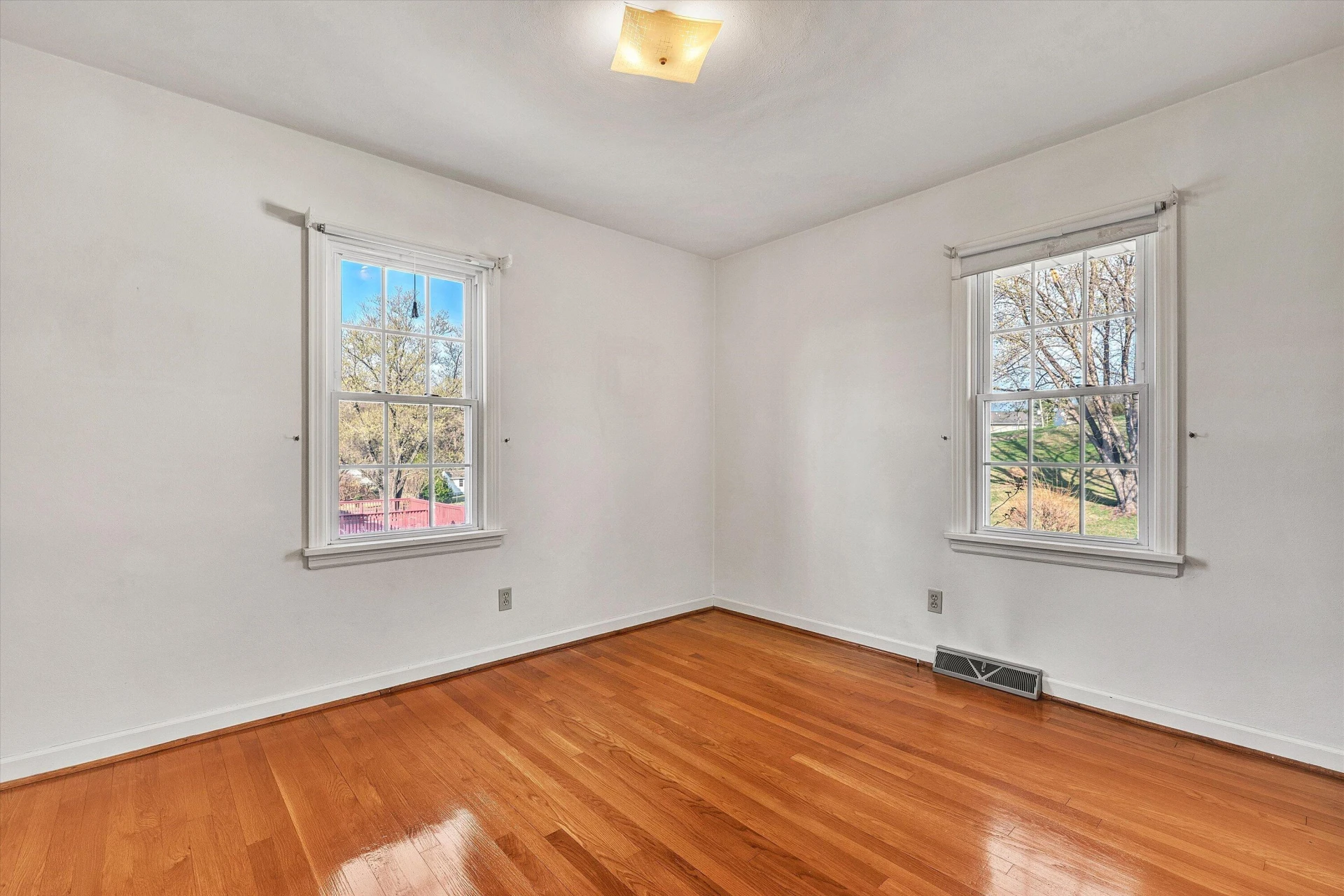 2818 Richard AVE NE - Photo 22