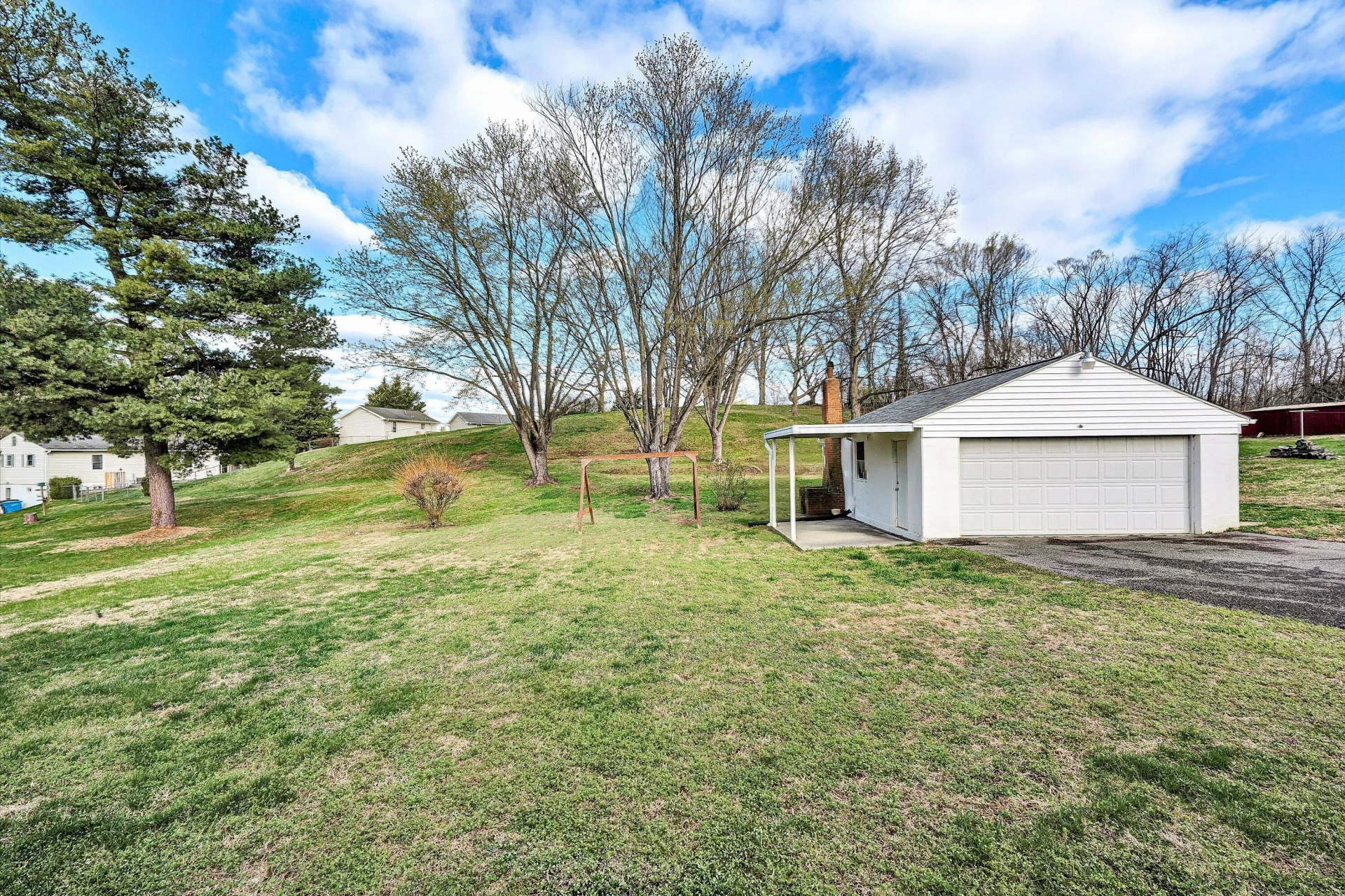 2818 Richard AVE NE - Photo 32