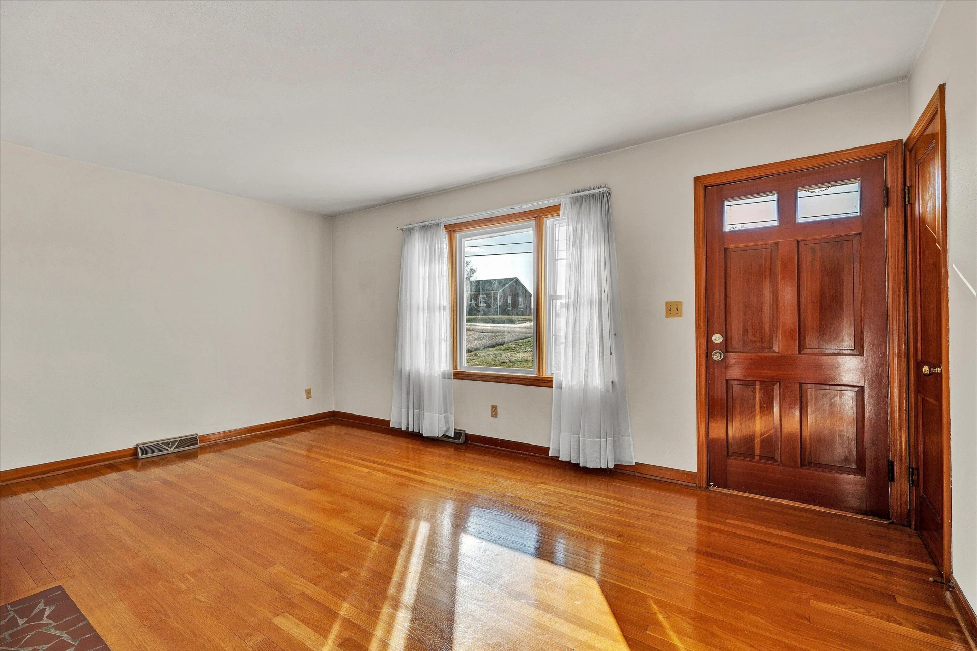 2818 Richard AVE NE - Photo 11