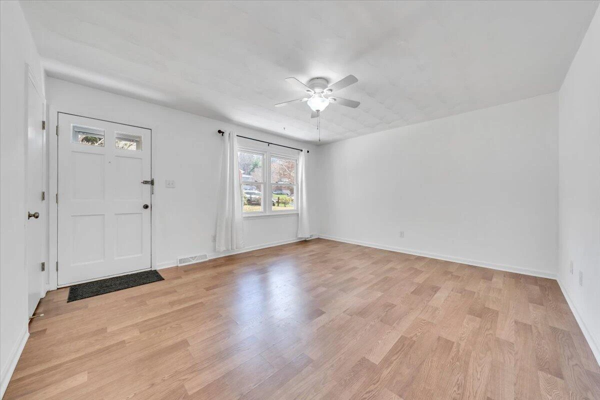 3149 Ventnor RD SE - Photo 4
