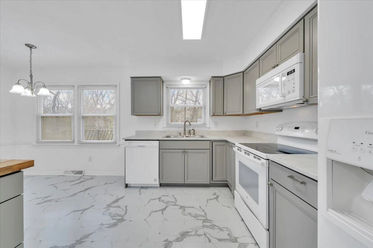 3149 Ventnor RD SE - Photo 8