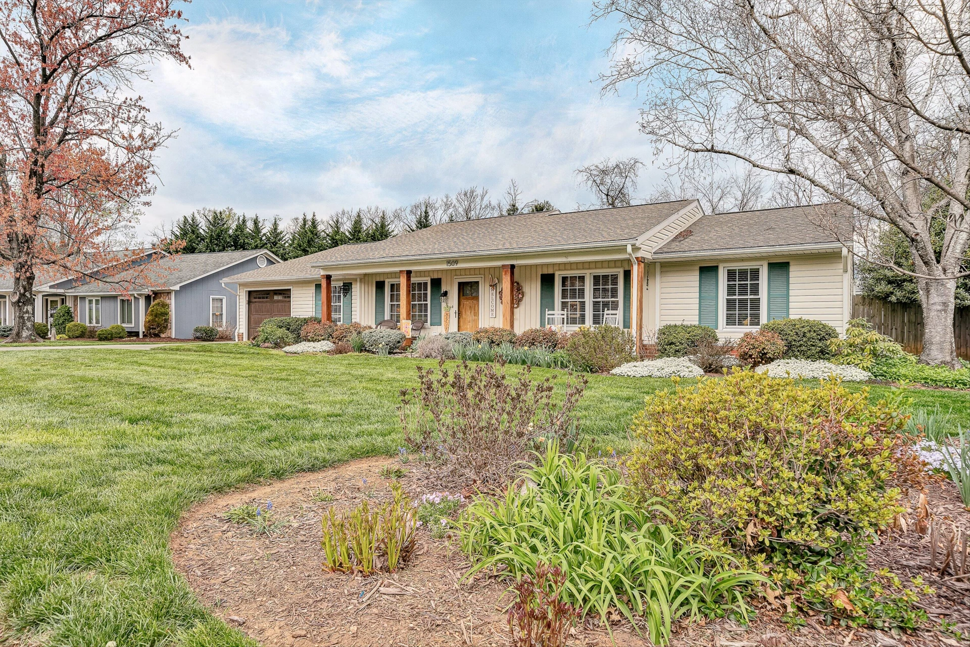 1509 Kingsmill DR - Photo 2