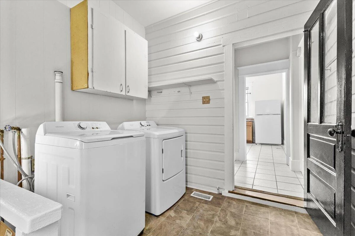 1825 Cambridge AVE SW - Photo 11