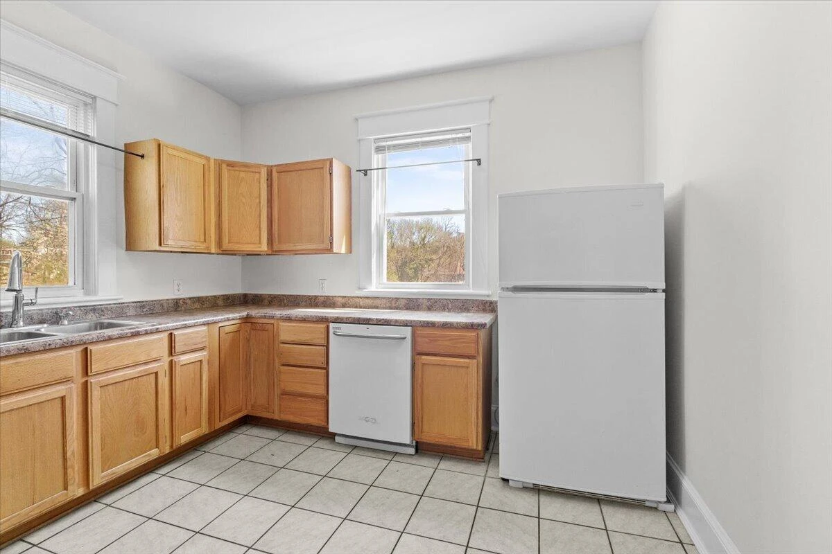 1825 Cambridge AVE SW - Photo 13
