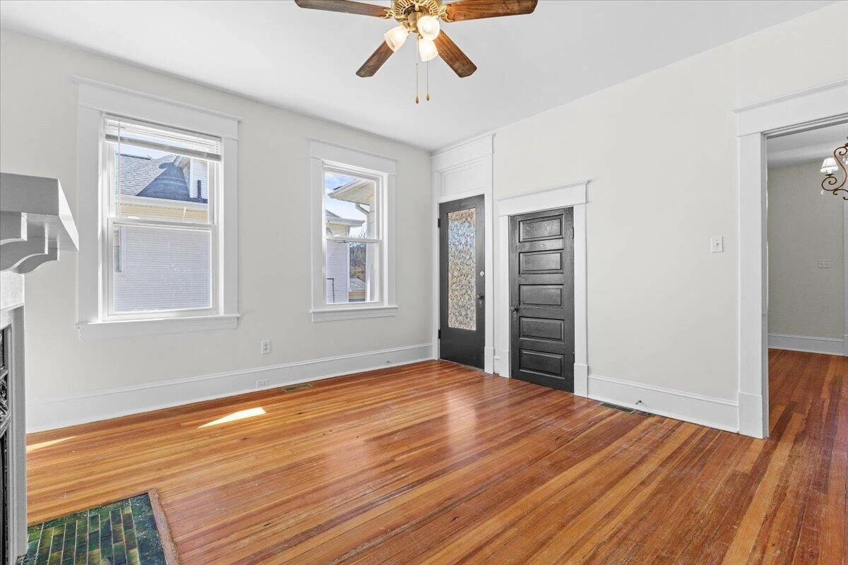 1825 Cambridge AVE SW - Photo 15