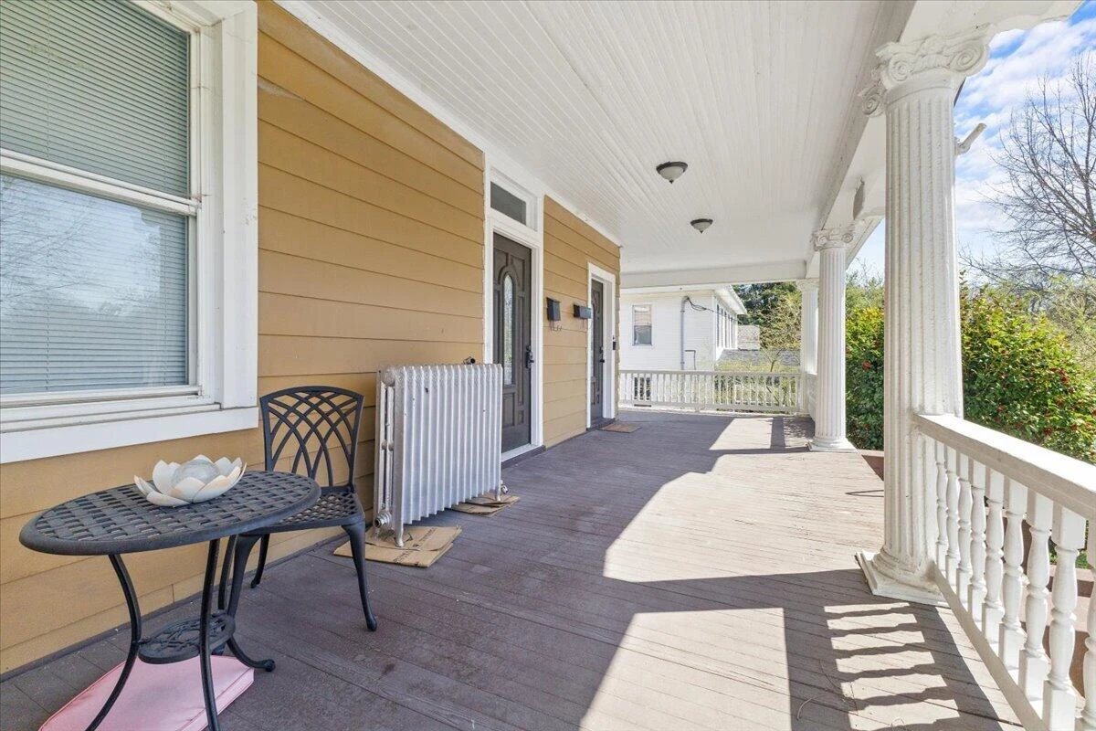 1825 Cambridge AVE SW - Photo 3